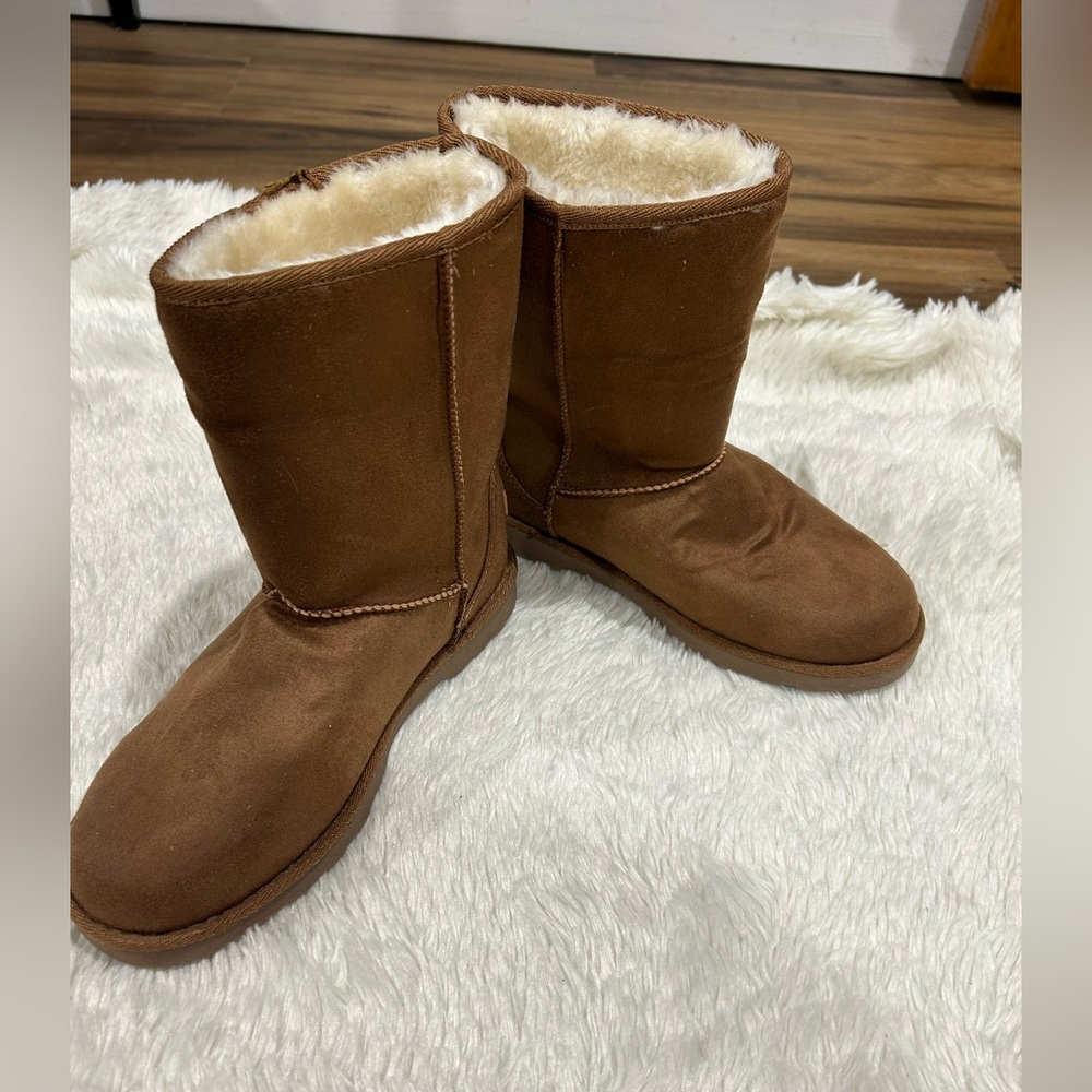 NWT! Makalu Sherpa Boot size 6